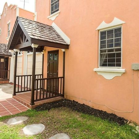 2-Story Townhome With Private Pool, Ideal For Group! 크리스트 처치 외부 사진