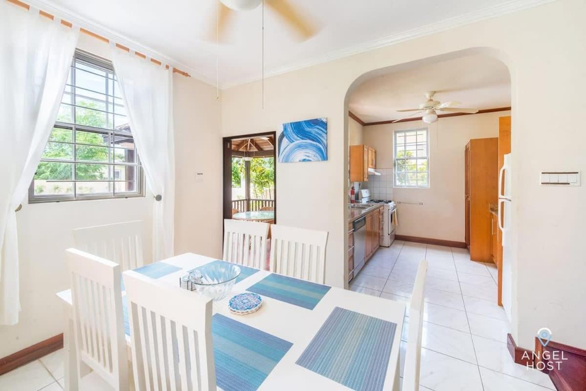 2-Story Townhome With Private Pool, Ideal For Group! 크리스트 처치 외부 사진