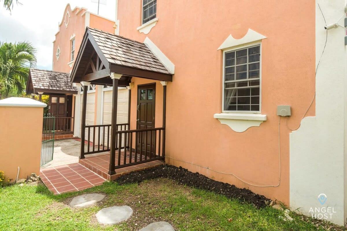 2-Story Townhome With Private Pool, Ideal For Group! 크리스트 처치 외부 사진
