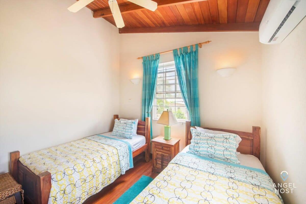 2-Story Townhome With Private Pool, Ideal For Group! 크리스트 처치 외부 사진