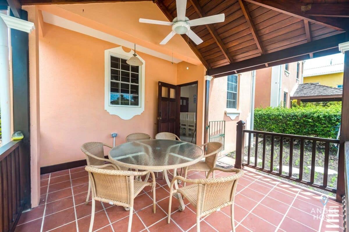 2-Story Townhome With Private Pool, Ideal For Group! 크리스트 처치 외부 사진